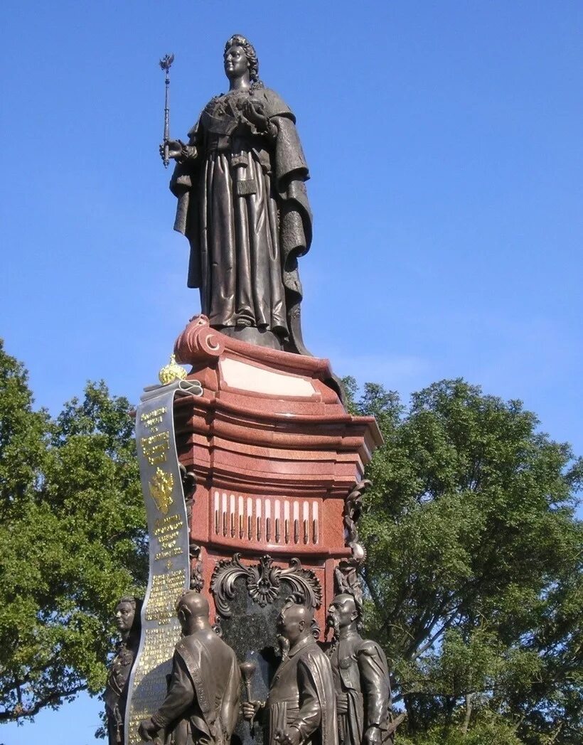 Памятники культуры краснодара. Памятник Екатерине в Краснодаре. Памятник Екатерине Великой в Краснодаре. Памятник Екатерине II (Краснодар). Памятник императрице Екатерине 2 в Краснодаре.