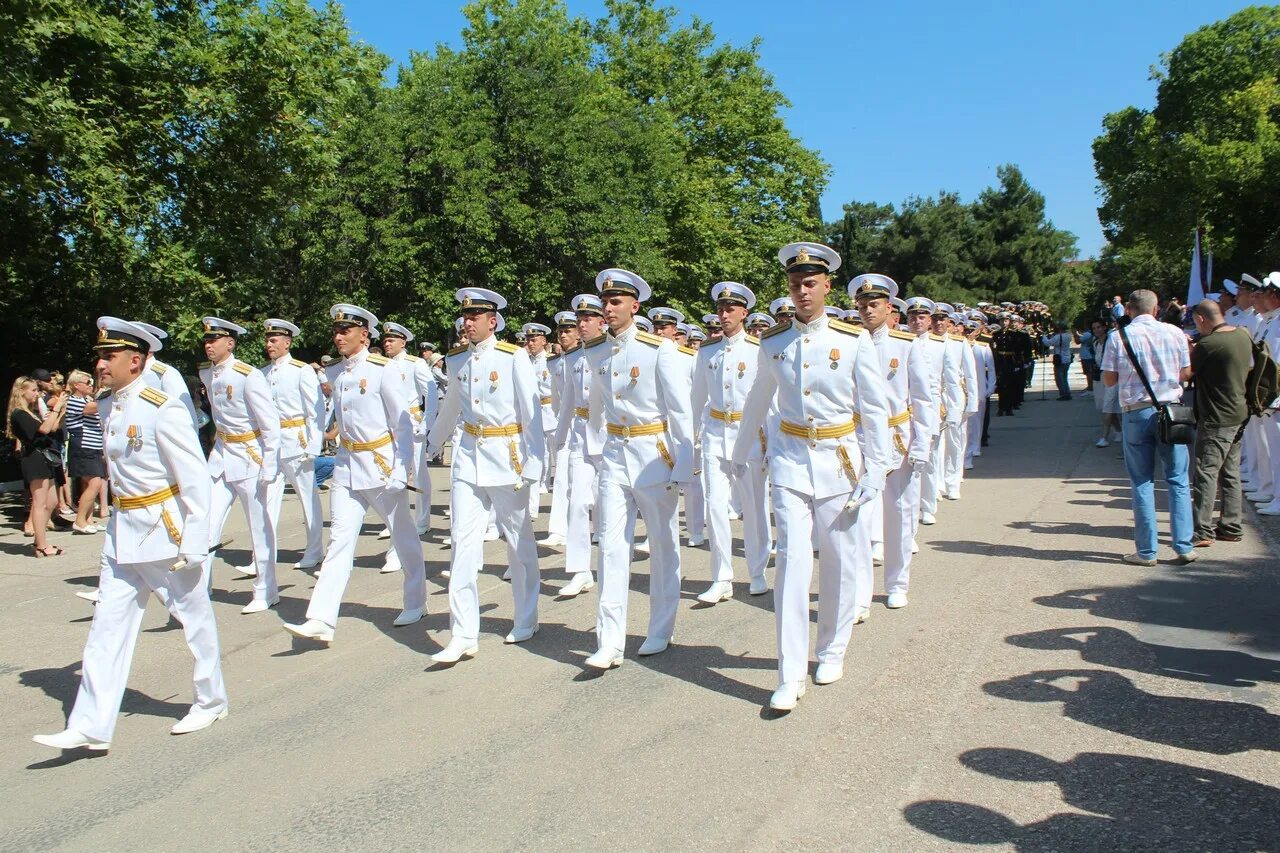 Товвму выпуск 2020. Выпуск лейтенантов вмф кронштадт 2021. Выпуск курсантов товвму. Военно морская академия спб. Выпуск моряков.