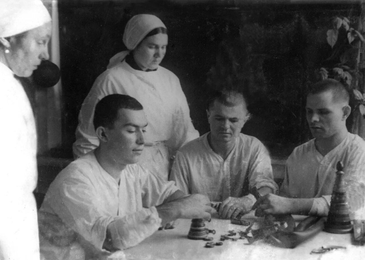 Раненные в госпитале в годы великой отечественной войны. Военный госпиталь ростов. Военный госпиталь 1942 год. Социализации вернувшихся военнослужащих в госпиталях. Эвакуационный госпиталь свердловск.