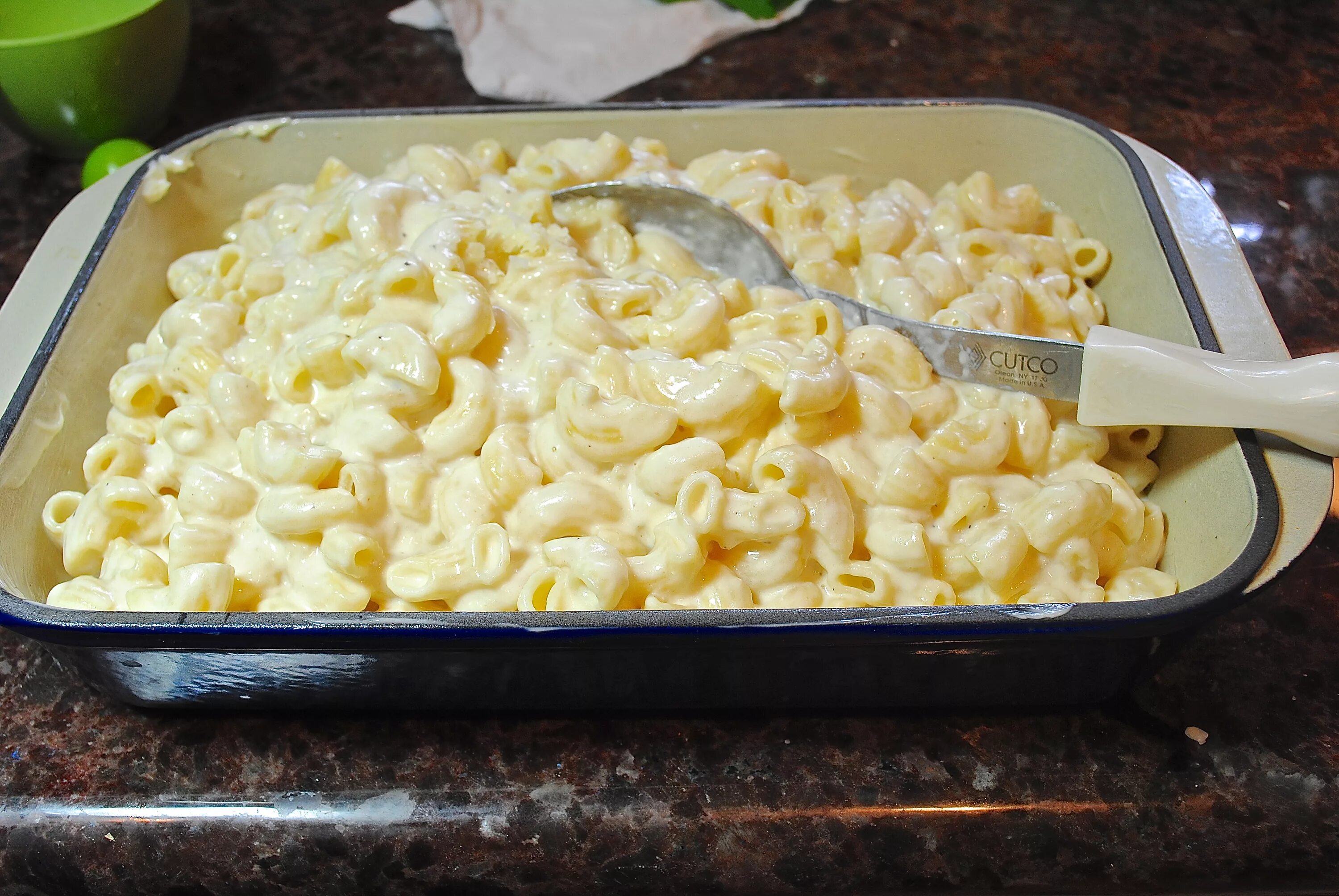 Сыр в духовке рецепт с фото. Макароны с сыром в духовке. Макароны запеченные с яйцом. Макароны с яйцом и сыром. Макаронная запеканка с сыром.