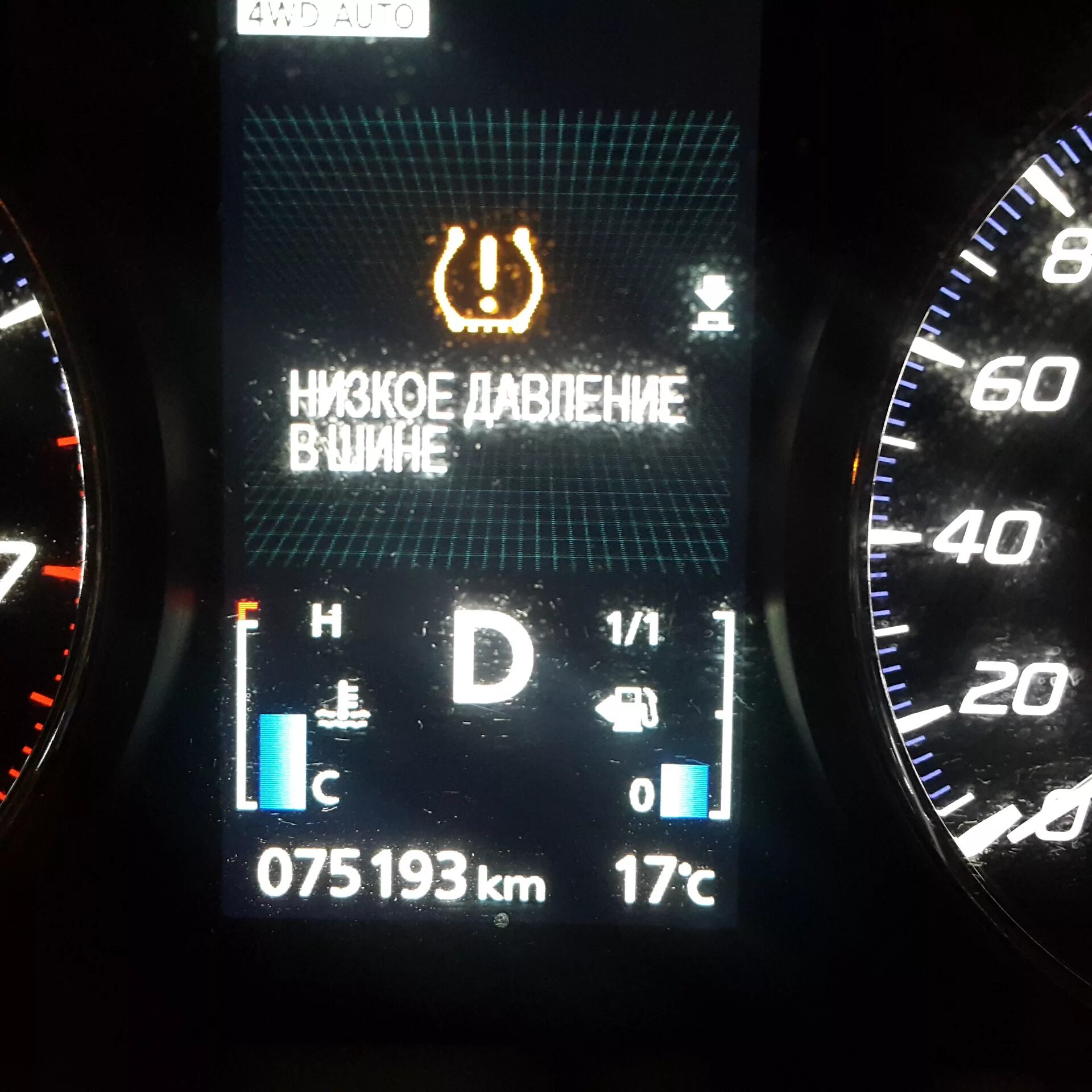 Неисправность системы tpms. Система контроля давления в шинах TPMS Аутлендер-3. Давление в шинах Mitsubishi Outlander 3. Датчик давления в шинах Аутлендер 2021. Давление шин Митсубиси Аутлендер 3.