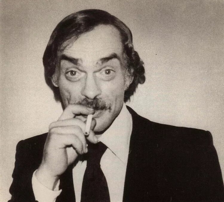 Артем ткаченко красная королева. Роман ткаченко актер. Е. Лев борисович збарский и регина збарская. Лев борисович збарский муж регины збарской.