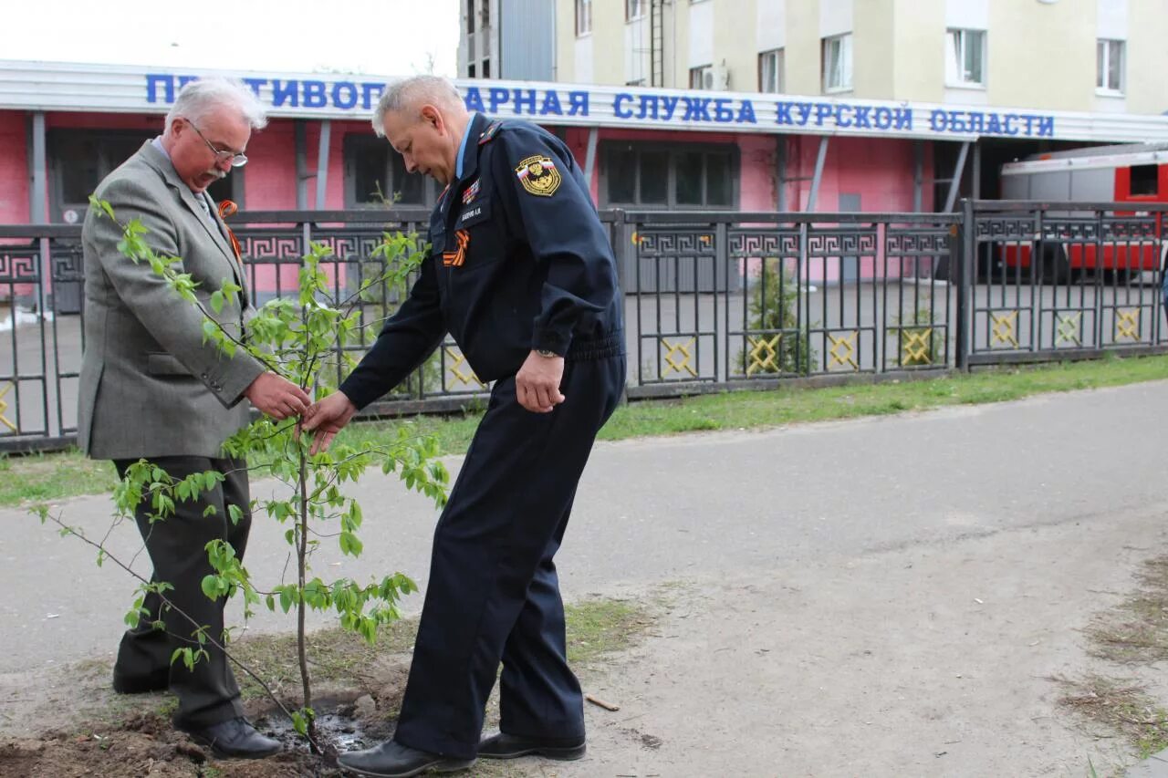 Охрана в школе картинки. Ветераны пожарной охраны Хабаровского края. ПЧ Курского района Курской области. Ветеран пожарной службы