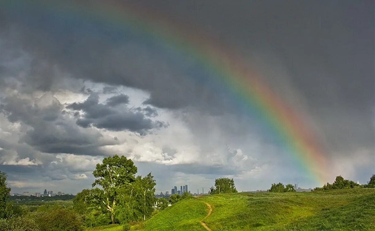 радуга в брызгах воды. радуга и солнце. "пейзаж с радугой" роберт данкансон. удача двойная радуга. радуга на грозовом небе.