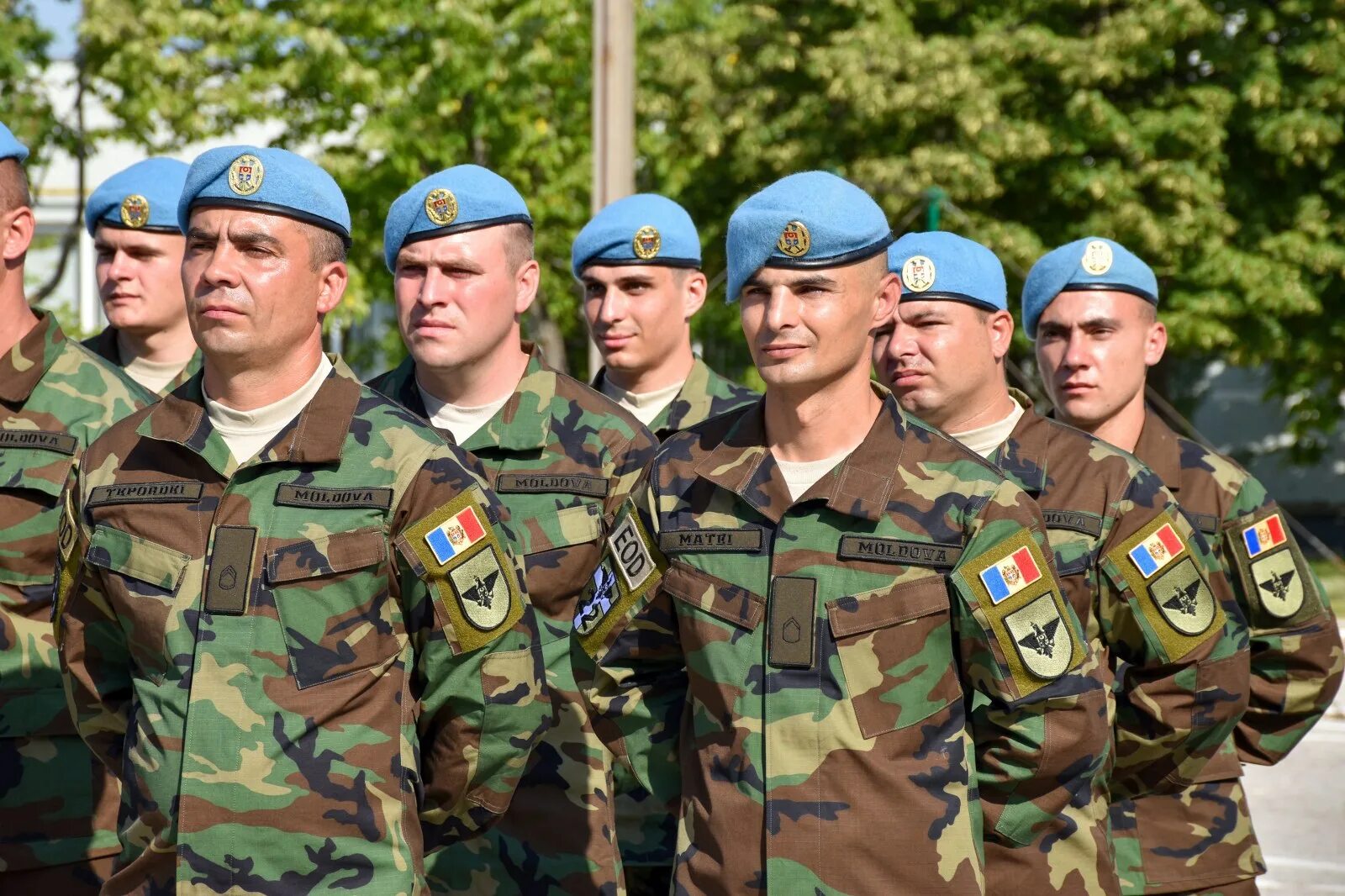 Деятельность армии. Военные статусы. Контингент военнослужащих. Миротворческая деятельность. Британские войска в ираке 2003.