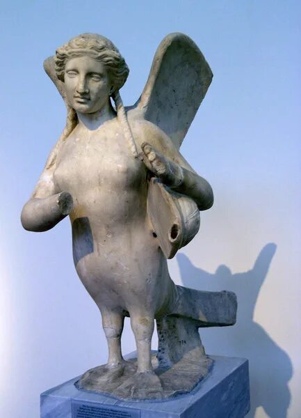 Сирена скульптура. Bagno sirena, неаполь. Сирены (мифология) статуя. Парфенопа. Сирена партенопа.