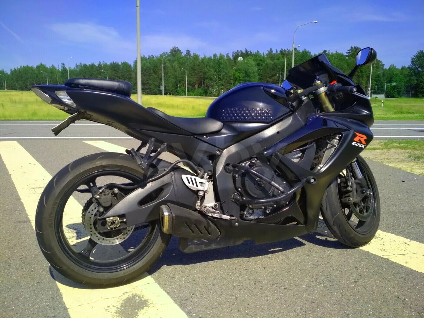 Сузуки 600 кубов. GSXR 600 2006. Мотоцикл Сузуки 600. Сузуки GSX 600 2006г.