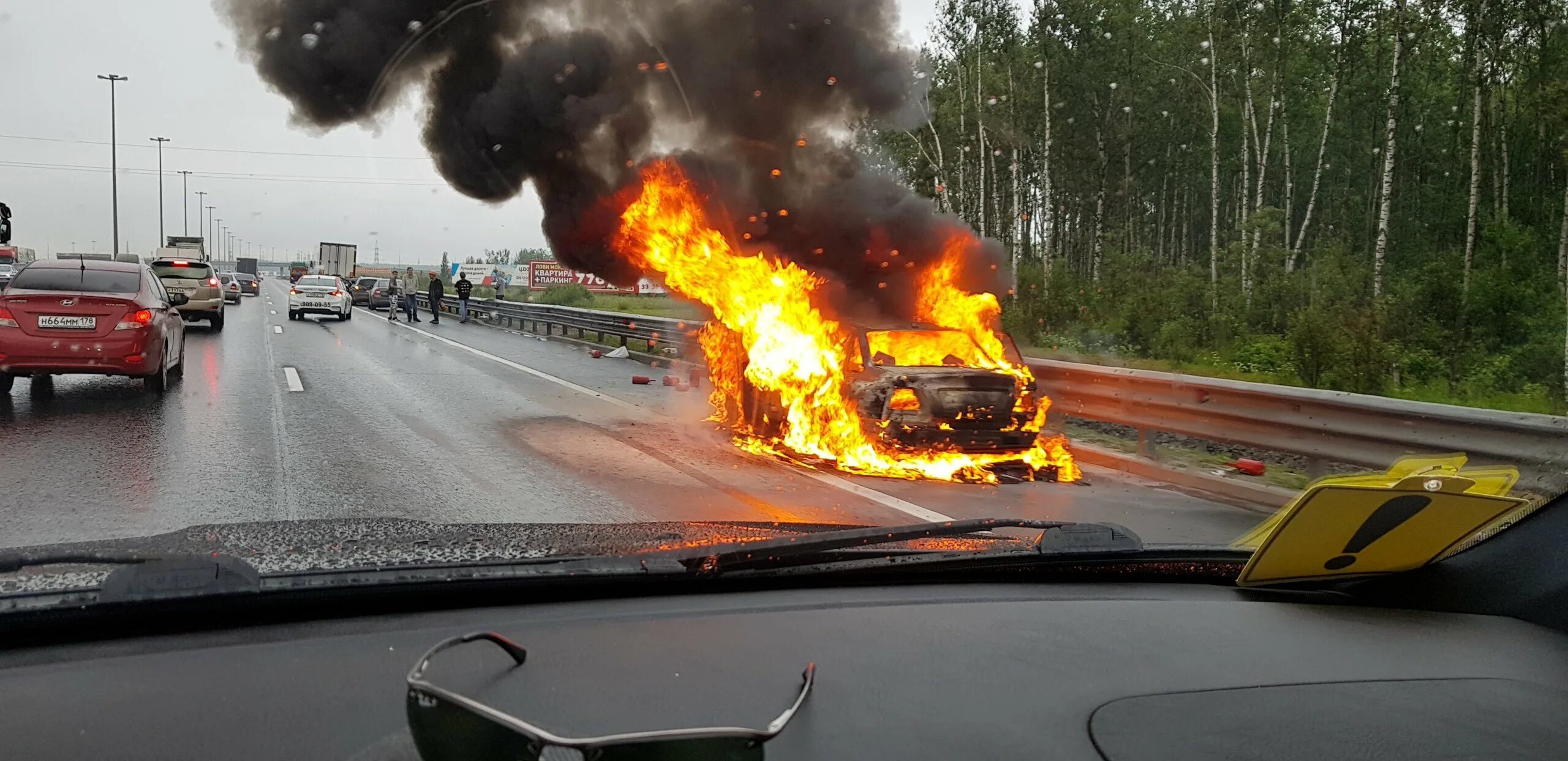 Почему сгорают автомобили. Почему сгорают автомобили. Машина в огне. Почему сгорают автомобили. Действия водителя при возгорании транспортного средства.