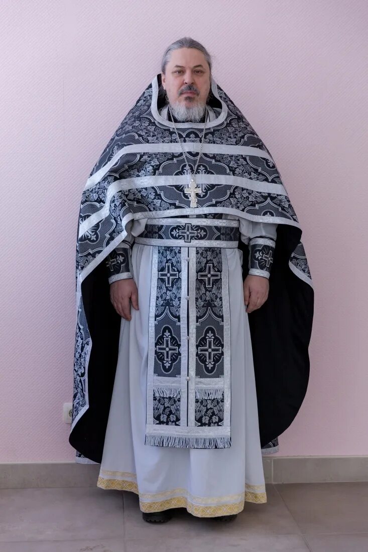 ярослава иерейские облачения. одеяние батюшки. католический священник падре. одеяние батюшки. мантия священника католика.