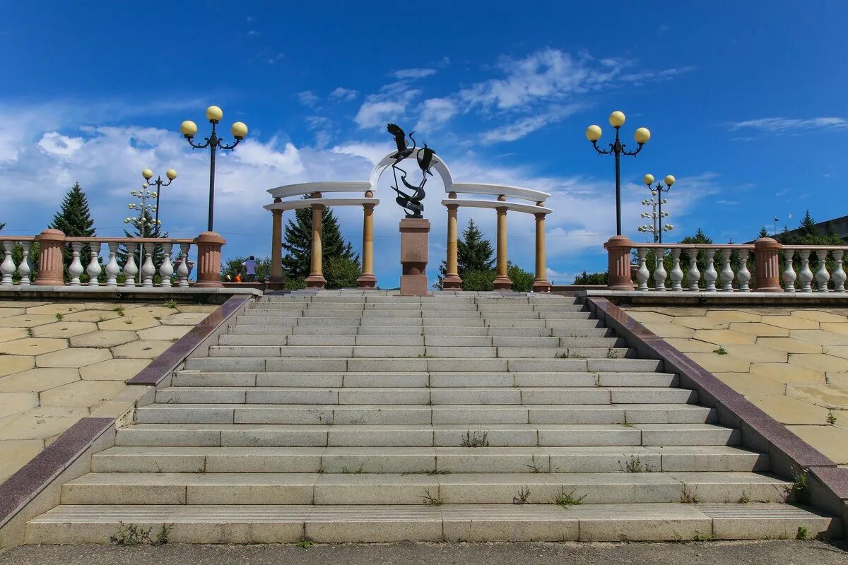 Биробиджан фонтан привокзальная площадь. Еврейская ао биробиджан. Фото г биробиджана. Еврейская автономная область город биробиджан. Фото г биробиджана.