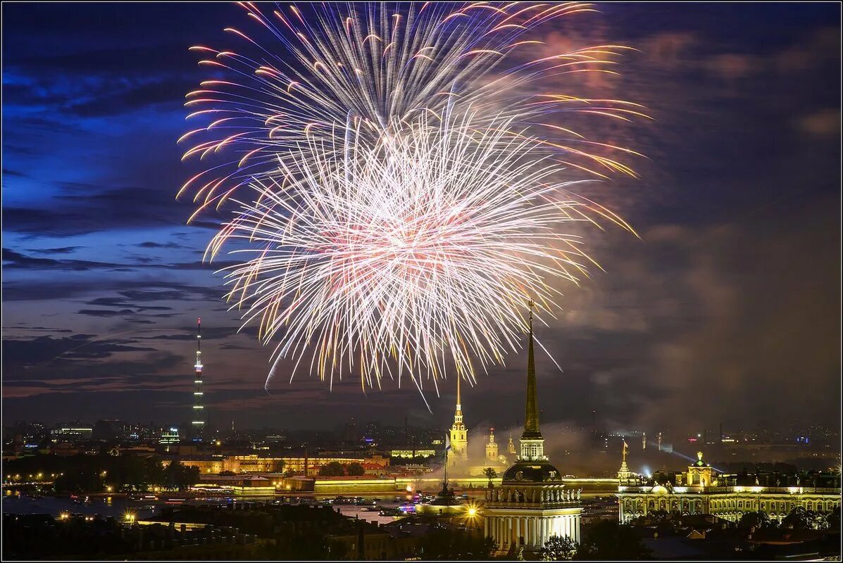 Празднование дня города в санкт петербурге. Салют санкт-петербург. салют в питере. санкт-петербург салют над невой. салют на день города спб.