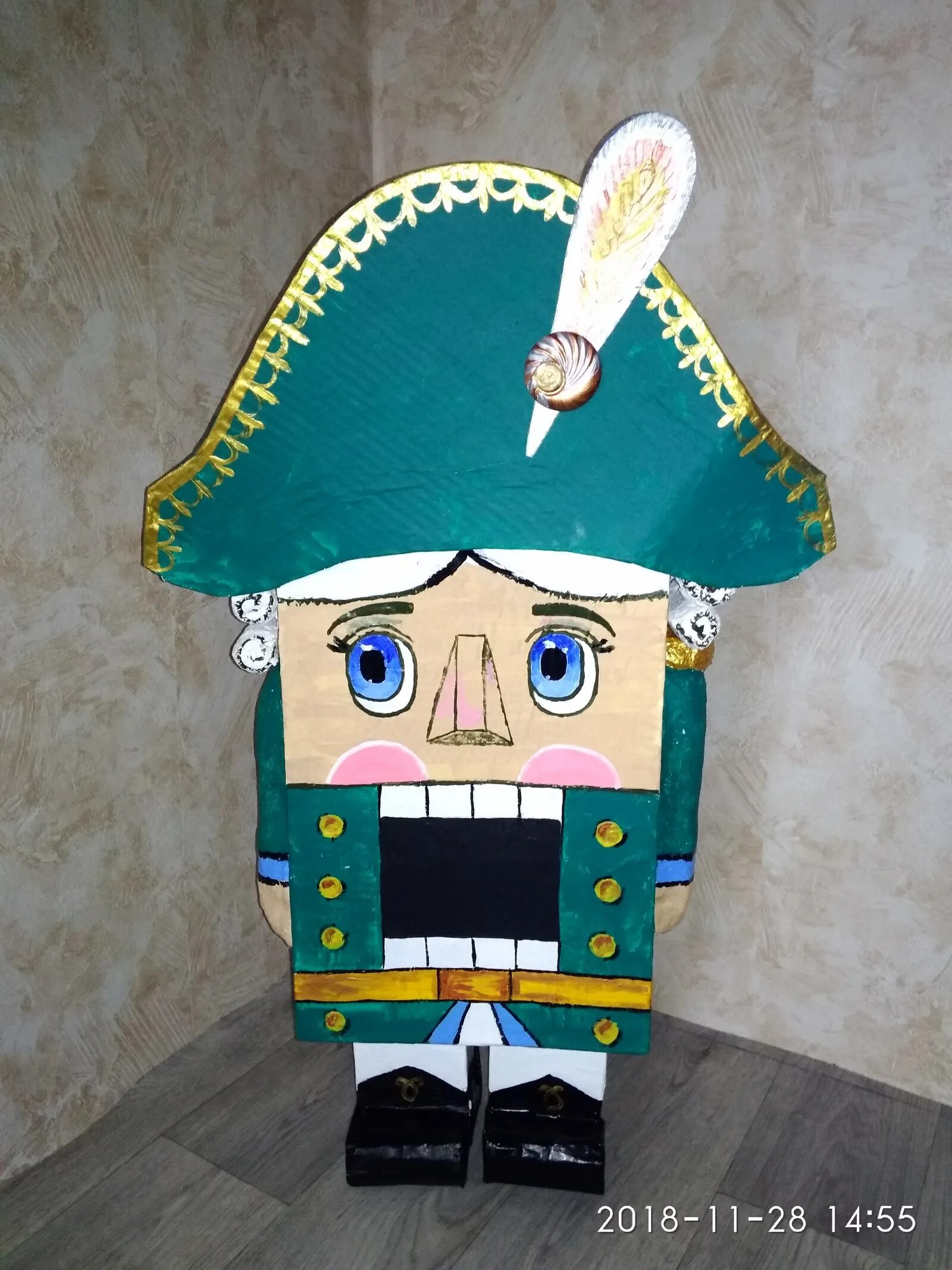 как сделать щелкунчика из картона