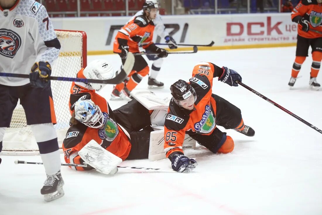 урал хоккейная команда екат. команда хк южный урал. вхл южный урал орск. вхл южный урал орск. мечел орск.