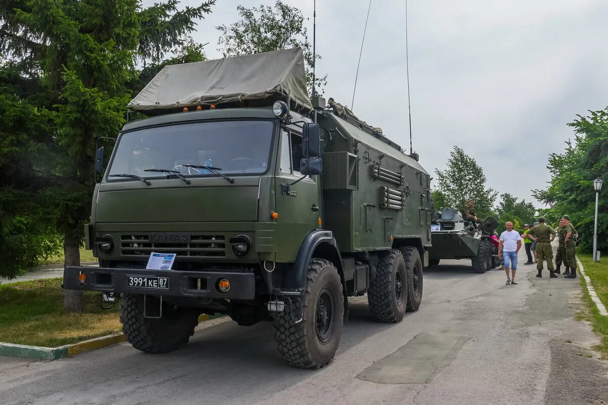 комплексная аппаратная связи п-240тбр. камаз 5350 аппаратная связи. камаз 5350 аппаратная. токарный полуавтомат 1б240п. р-166 военный камаз.