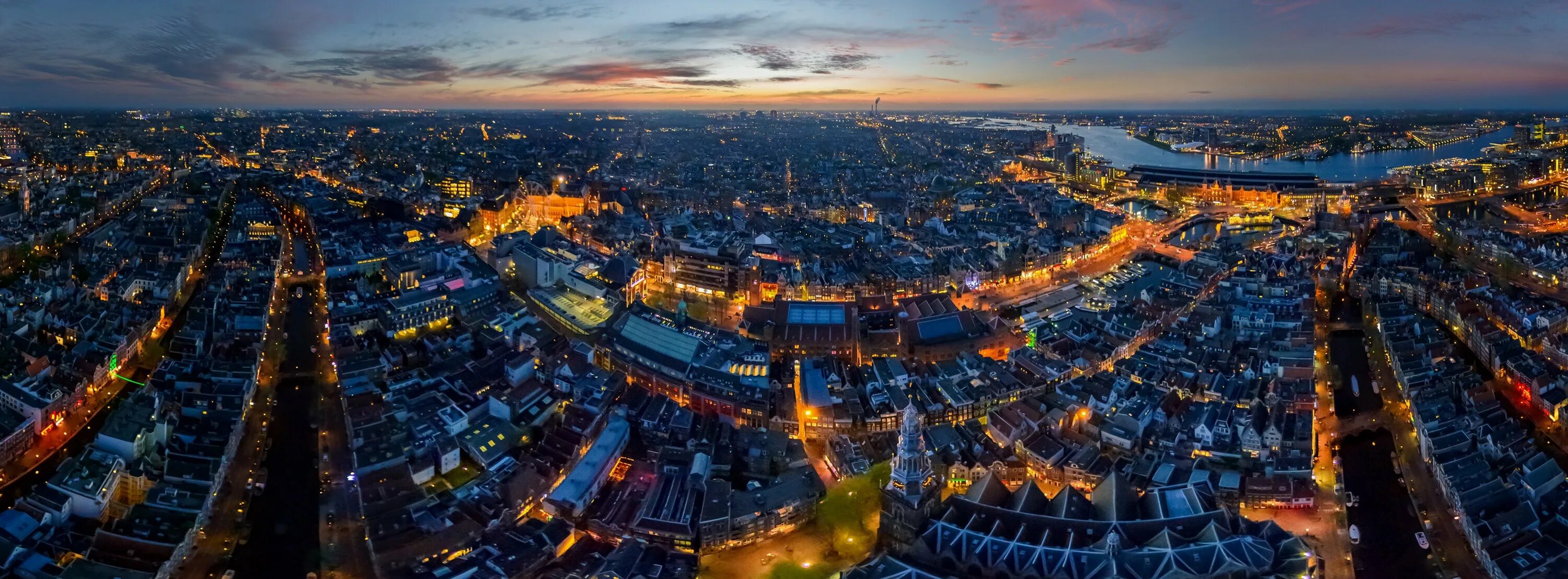 Панорама какая. Амстердам с птичьего полета ночью. Ночной Лиссабон с высоты птичьего полета. Амстердам Нидерланды с высоты. Панорама Найт Сити.