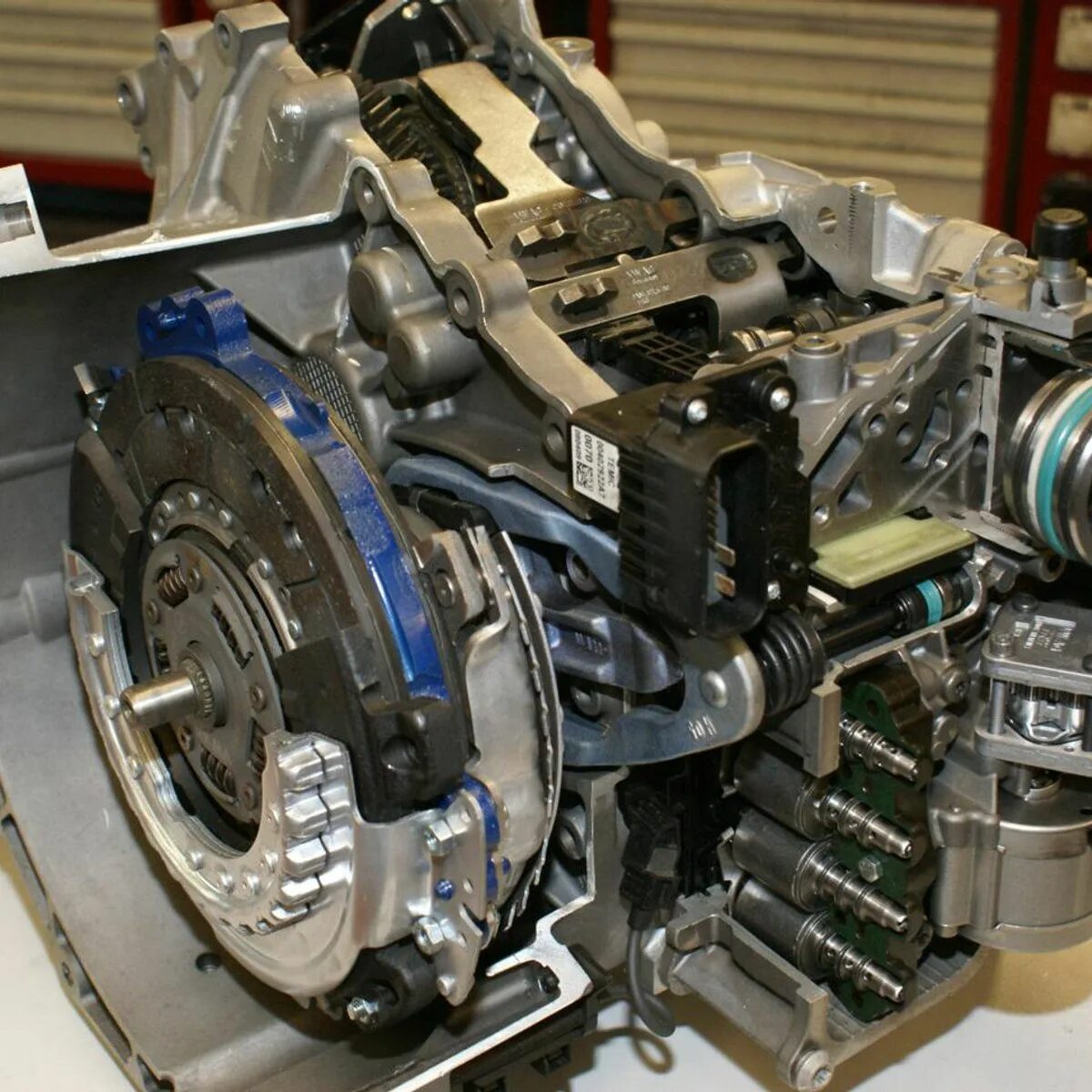 Двойное сцепление. Коробка с мокрым сцеплением. Porsche doppelkupplung. Сухое сцепление и мокрое сцепление. Сухое сцепление и мокрое сцепление.