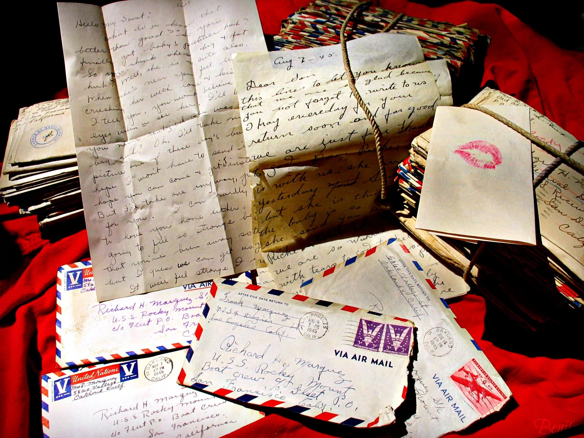 Бумажные письма. День написания бумажных писем. Необычные письма. Красивые бумажные письма. Игра писать письма