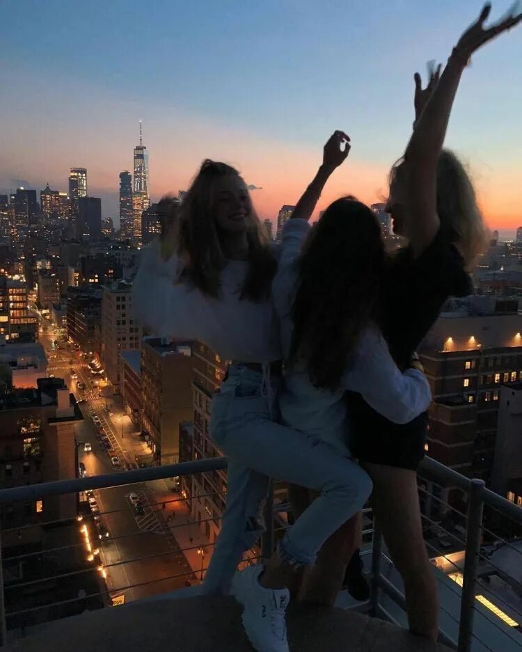 Have fun ! #smile #friends Poses de fotos de amigo, Fotos amigas, Fotos de amist
