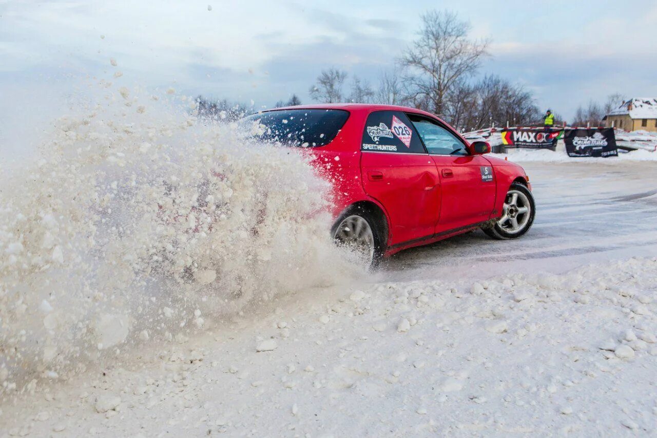 Drifting snow. Дрифт на снегу. Дрифт машины зимой. Авто снегу дрифт. Ауди зимний дрифт.