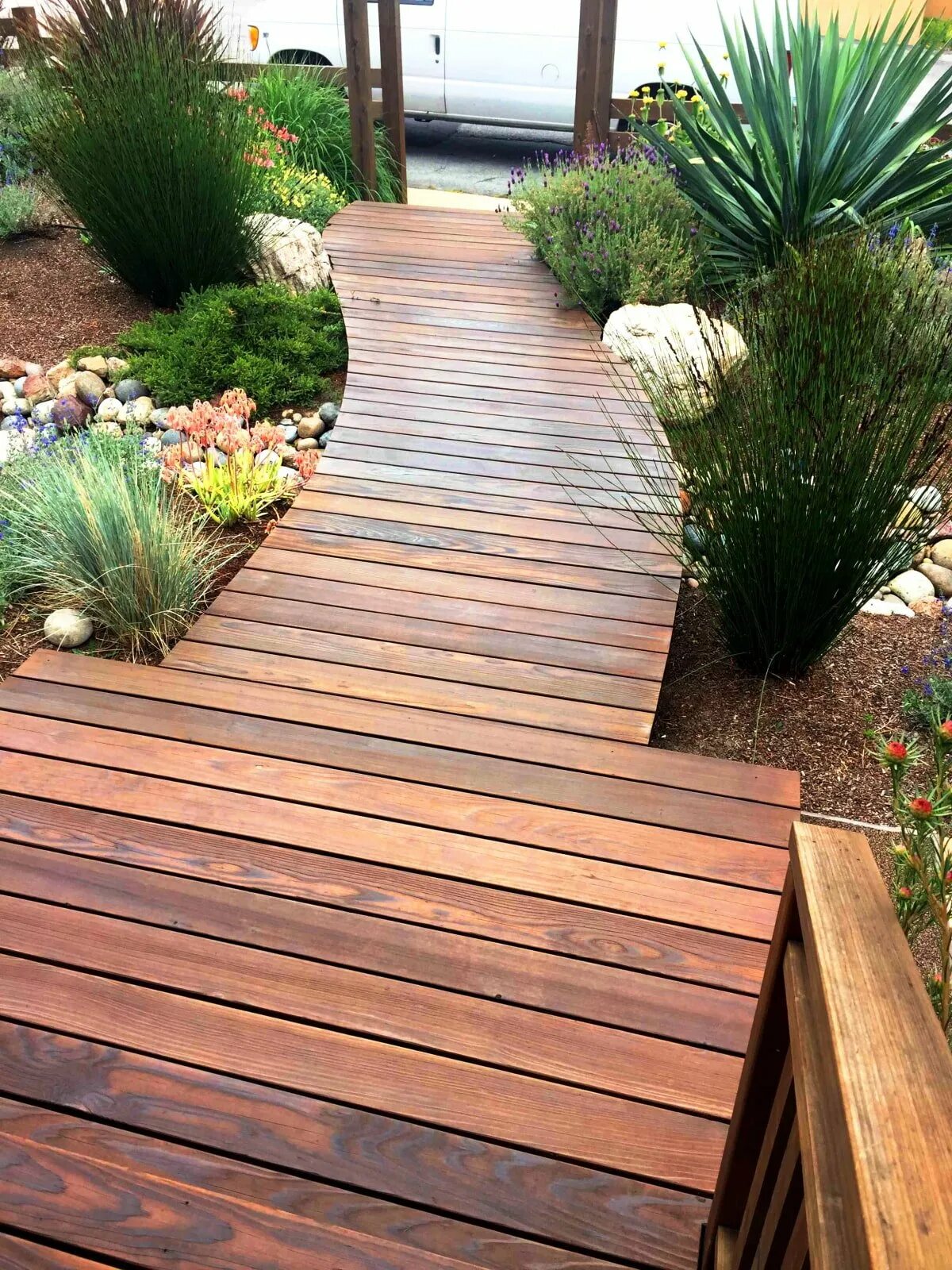 Деревянные дорожки в саду. Деревянные дорожки. Деревянные дорожки на даче. Деревянные дорожки. Деревянные дорожки в саду.