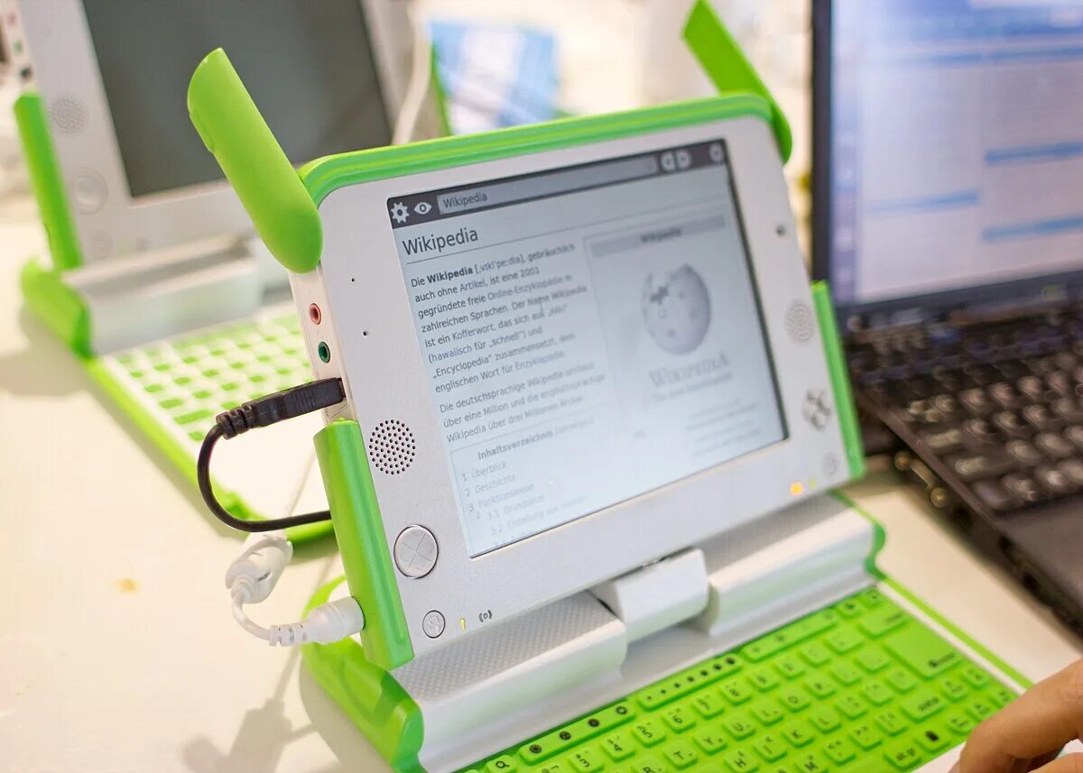 XO-1 ноутбук. OLPC XO Laptop. Трансфлективный монитор. Трансфлективный ЖК-дисплей. Компьютер страна производитель