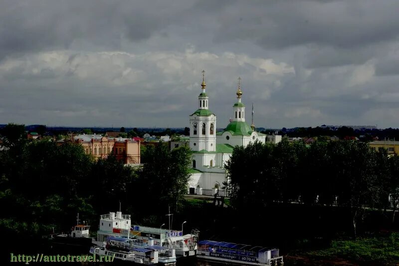 Вознесенско георгиевский храм тюмень. Вознесенско-георгиевская церковь тюмень. вознесенско-георгиевская церковь. картина тюмень вид на благовещенский и вознесенско-георгиевский храм.