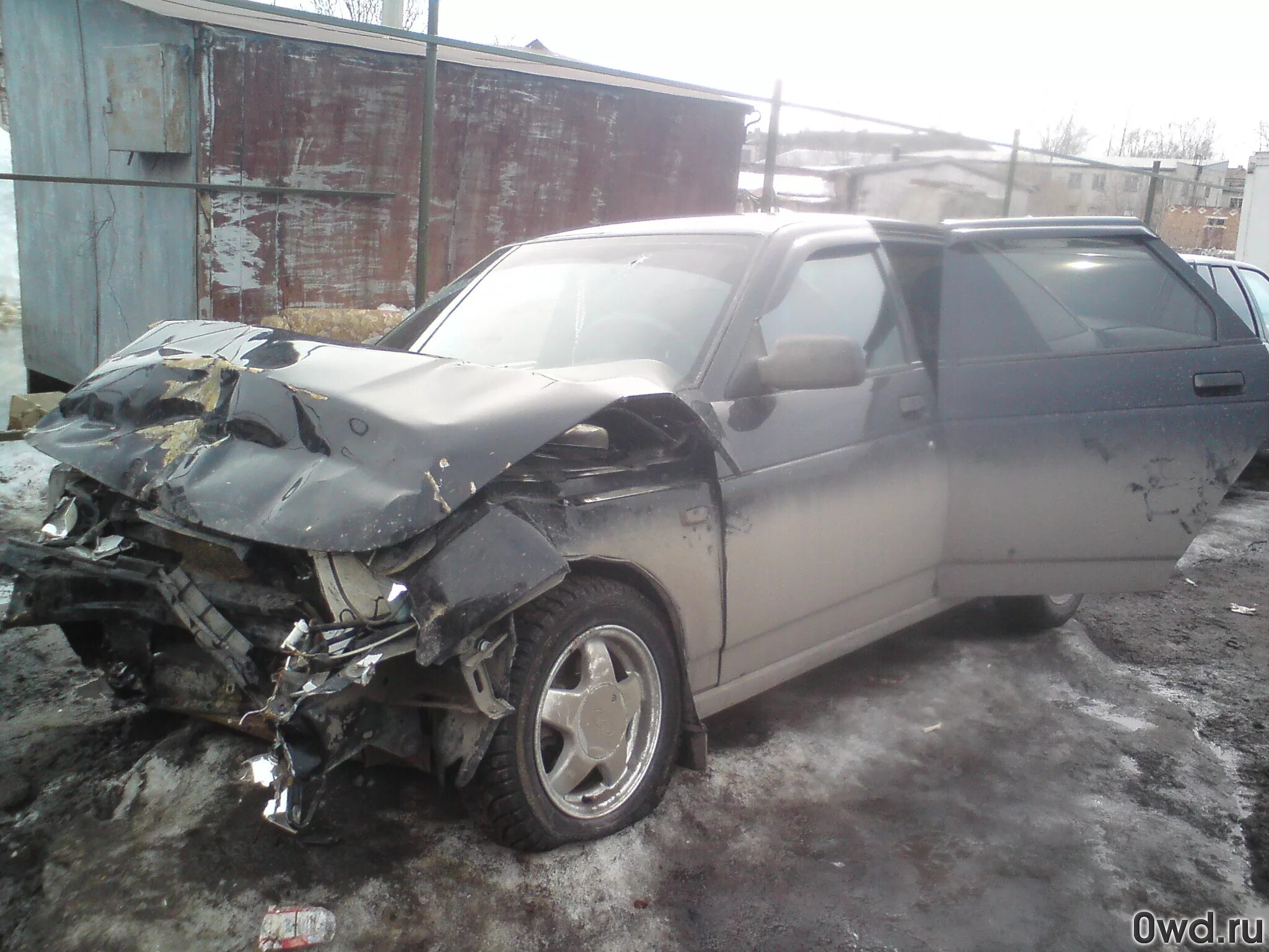 ваз 2112 битая. гранта лифтбек битая. лада ларгус битый. лада 2115 битая. битая машина.