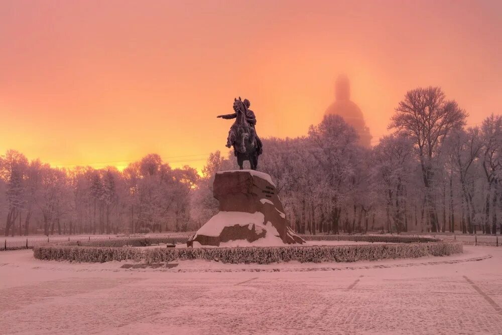 Зимний петербург медный всадник зима. Медный всадник в снегу. Медный всадник зимой спб. Медный всадник памятник петру 1. Питер медный всадник зима.