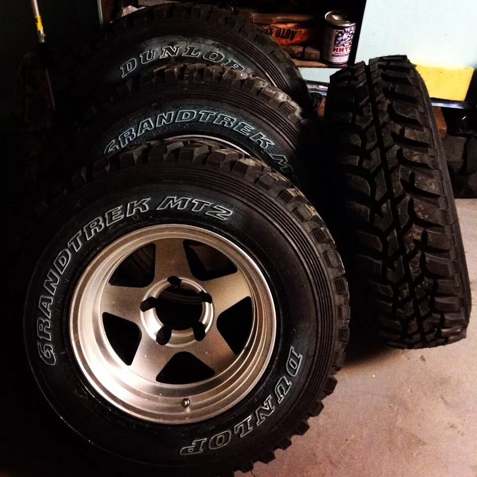 Мт резина 245 75 16. Dunlop Grandtrek mt2. Dunlop Grandtrek mt2 245/75/16. 245/75/16 Dunlop mt2. 245 75 16 На Сузуки.