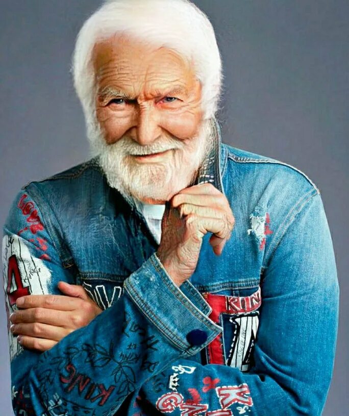 Стареющий мужчина. Российские звезды в старости. Смартфон для пожилых людей. Морщинистое мужское лицо. Программа старения лица.