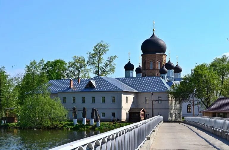 Покров введенская островная пустынь. Свято-Введенская островная пустынь Владимирская область. Введенский монастырь Покров. Свято-Введенский островной монастырь Покров. Свято Введенский монастырь город Покров.