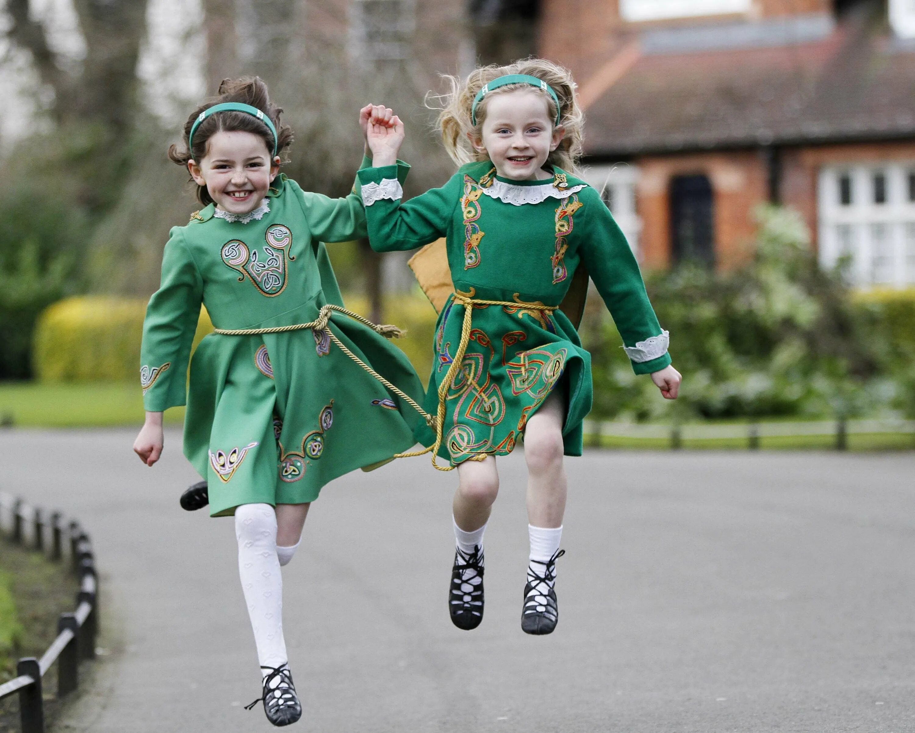 мода ирландии 19 века. народный костюм северной ирландии. ирландия одежда. национальный костюм ирландии мужской. ирландский костюм.