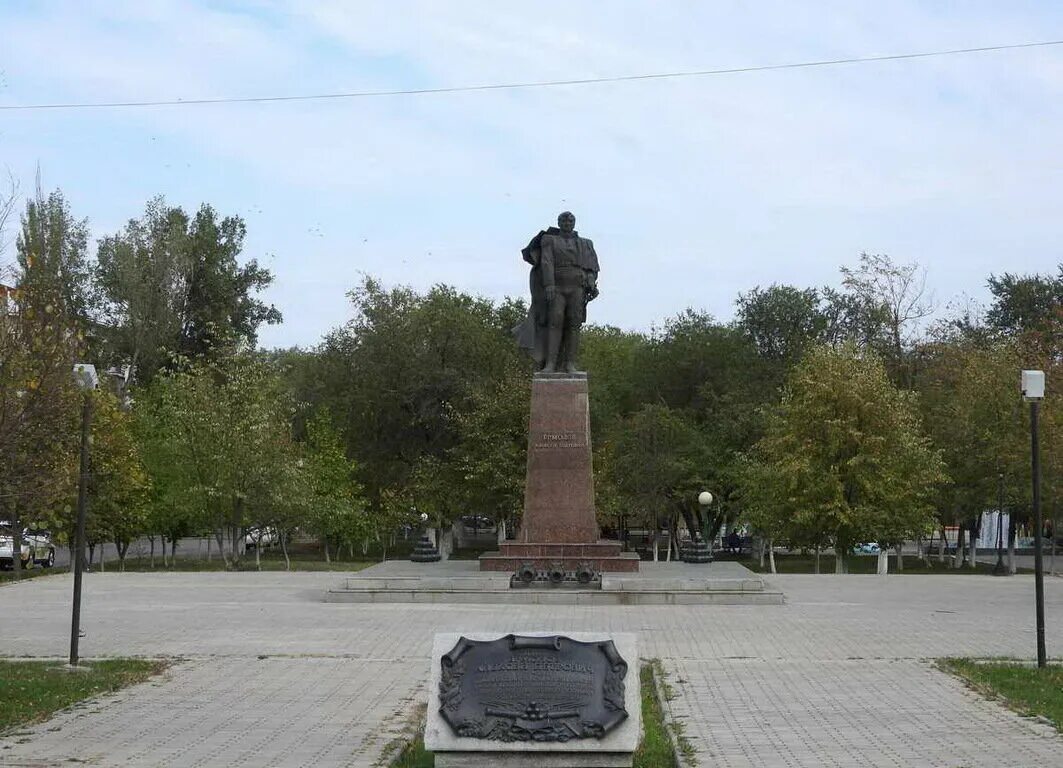 Памятник ленину в минеральных водах. Памятник жертвам теракта в минеральных водах. Памятники в минеральных водах. Памятник ленину в минеральных водах. Обелиск в минеральных водах.