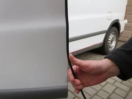 Кромка двери автомобиля