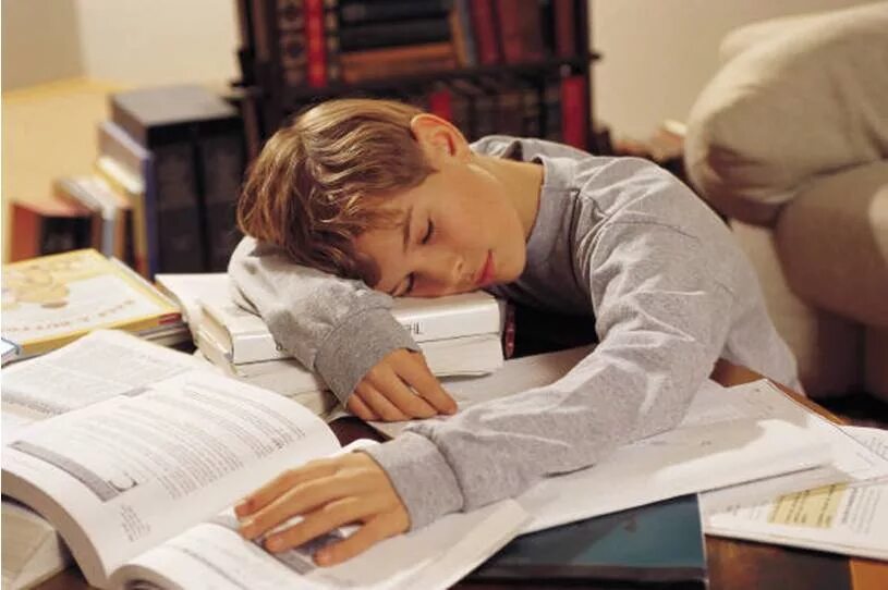 Как справиться с домашним заданием. Усталый ученик. Переутомление школьников. Сонный ученик.