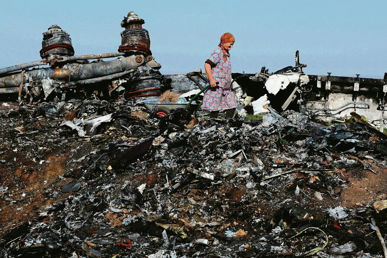 Катастрофа Malaysia Airlines mh17. Катастрофа Боинг 777 мн17. Катастрофа в Украине Боинг 777. Военные авиакатастрофы