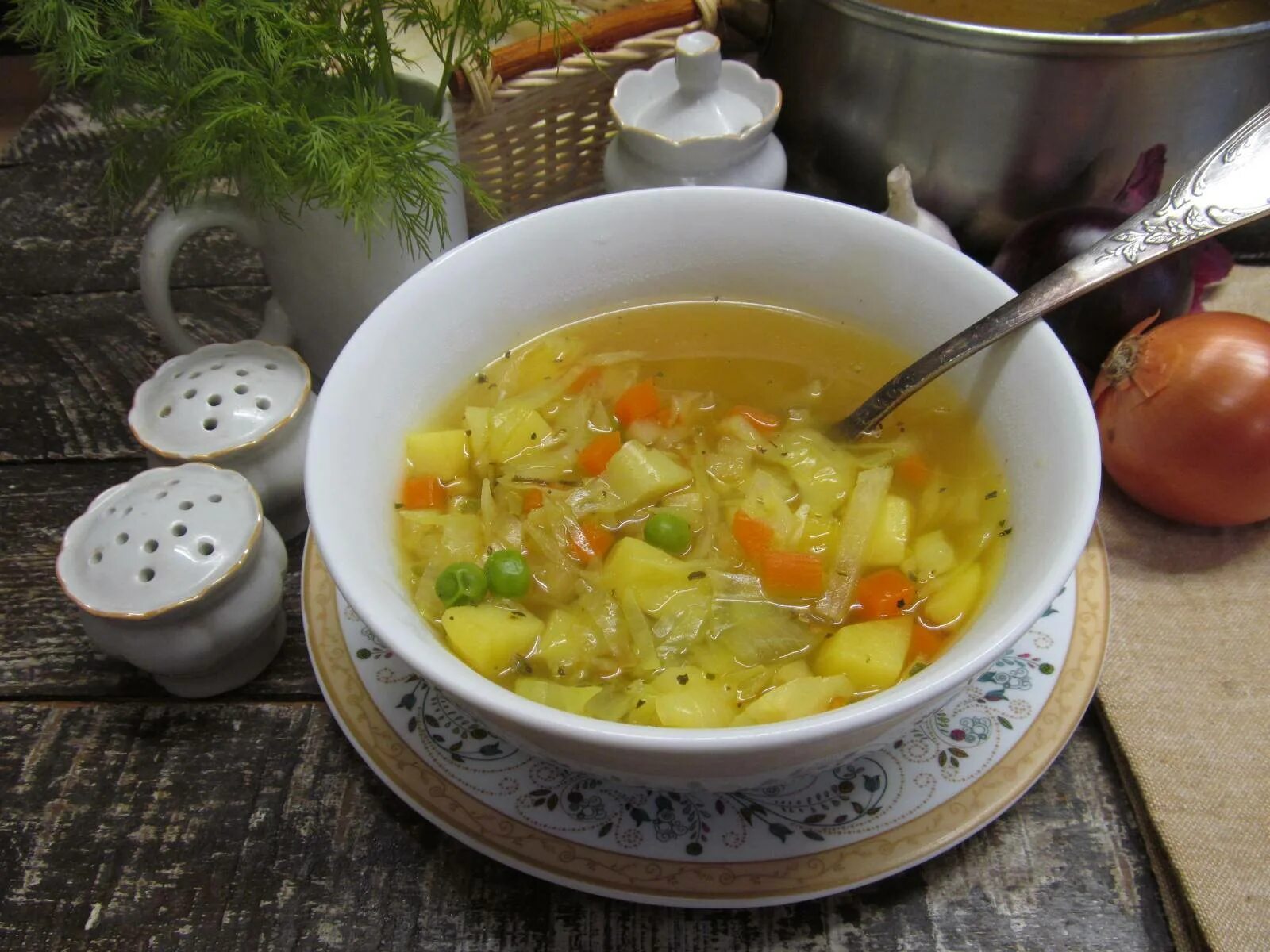 Суп капуста картошка морковь. Овощной суп. Супы на овощном отваре. Суп бульон. Суп на курином бульоне.