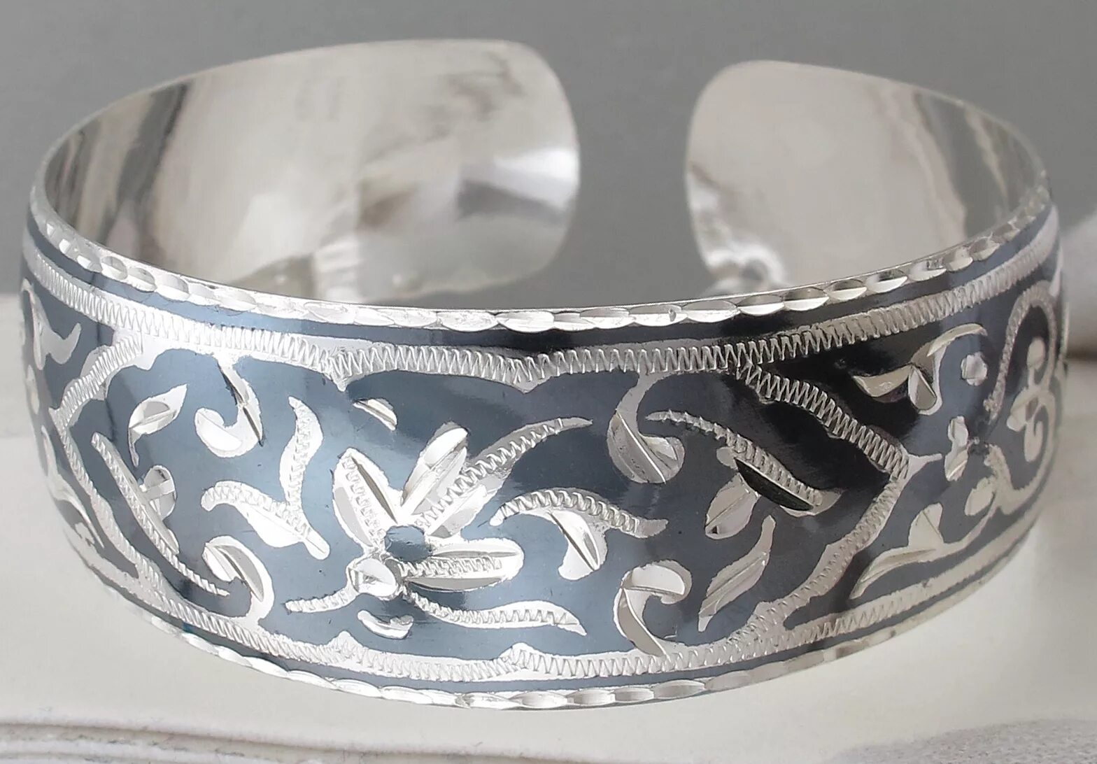 браслет гавайка черненое серебром. черненое берберское серебро. чернёное серебро 925 пробы браслет. серебряный браслет с чернением. браслеты черненое серебро.