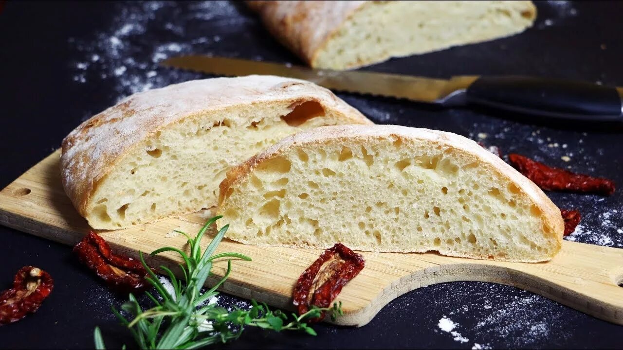 Итальянский хлеб рецепты. Итальянский хлеб чиабатта. Итальянская булка чиабатта. Чиабатта блоггер. Хлеб турецкий чиабатта.