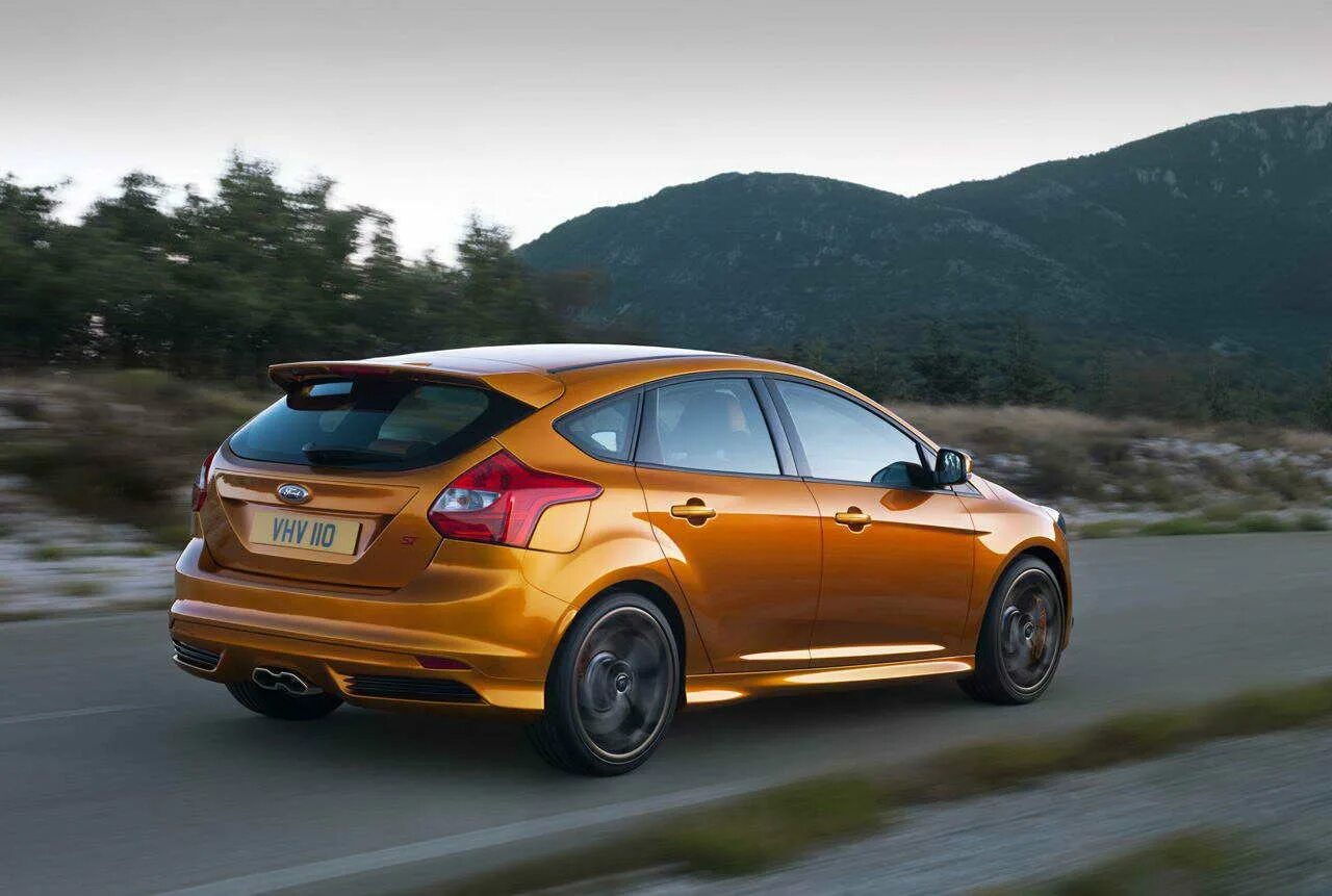 Картинка хэтчбек. Ford Focus St 2012. Ford Focus St 2011. Ford Focus 3 sedan St. Ford Focus St 2010.