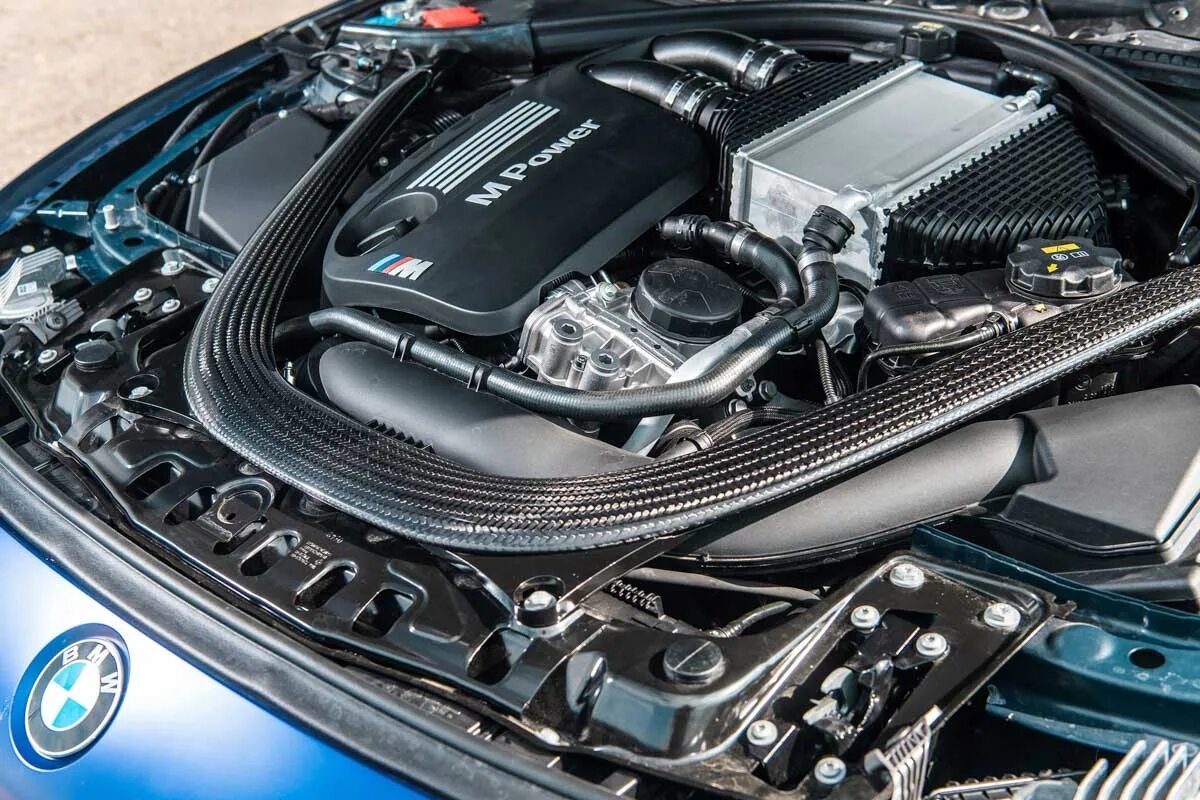 Двигатель cs. Bmw m3 f80 мотор. bmw m3 g80 двигатели. подкапотка bmw m4. двигатель бмв м3 f30.