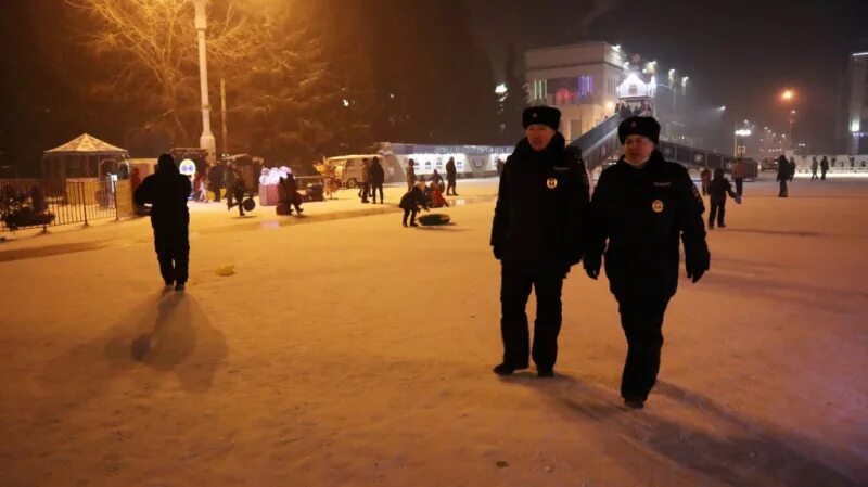 3000 мигрантов в новогоднюю ночь. Происшествия в новогоднюю ночь кострома. горно-алтайск зимой. площадь ленина горно-алтайск 2025 год фото зимой. новый год в горно алтайске салют.