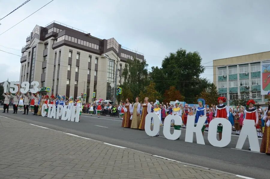 Старый оскол жить. Старый Оскол Белгородская область. Старый Оскол старый город. Старый Оскол Белгородская область население. Старый Оскол Главная улица города.