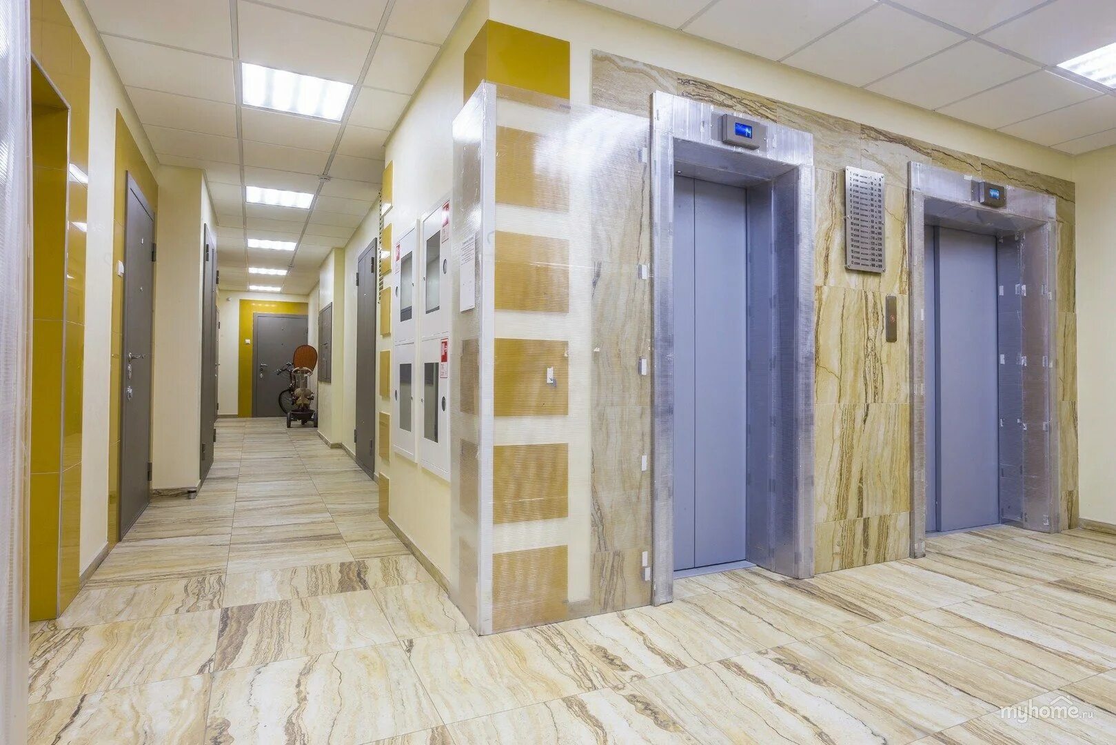 Интерьер входной группы. Места общего пользования жилого дома. Жк хорошевский входные группы. Места общего пользования. Cloud nine жк лобби.