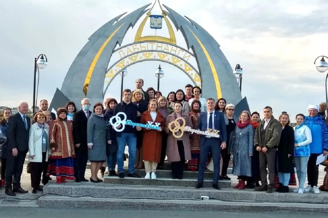 Екатеринбург символ города. Семь лиственниц лабытнанги. Лабытнанги город семи лиственниц. Город семеро. Лабытнанги ресторан 7 лиственниц.