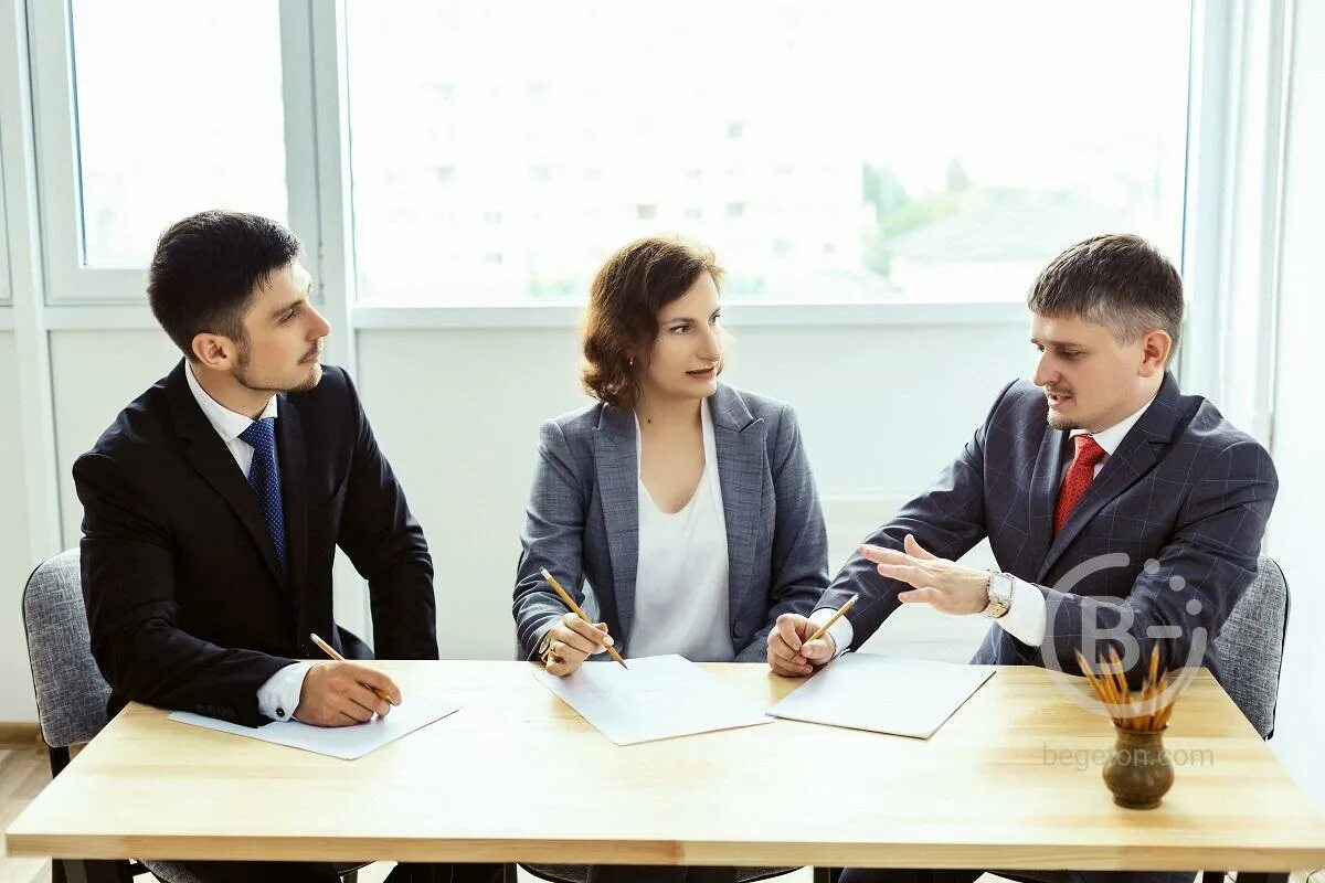 Схема смены генерального директора. Меняем директора. Смена директора картинка. Увольнение работника. Меняем директора.