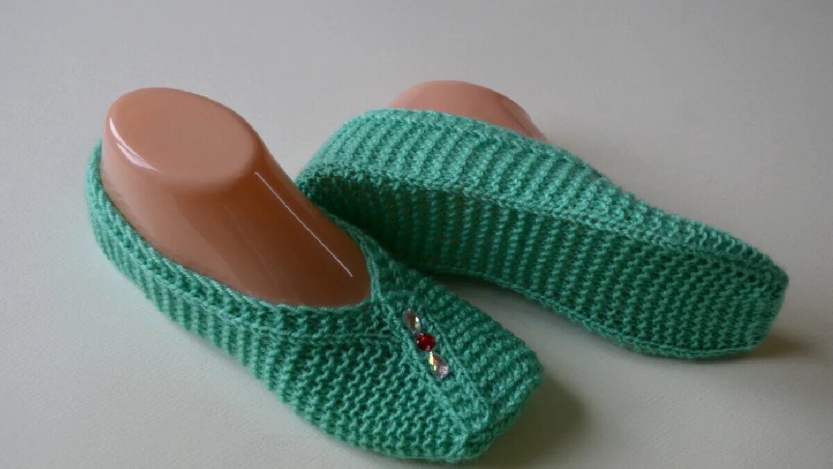 Следки таши деркач тапочки. Тапочки-следки «вязание by nadine». Следки вероники лазуты. Тапочки-следочки мк. Тапочки следки с мариной курцевой.