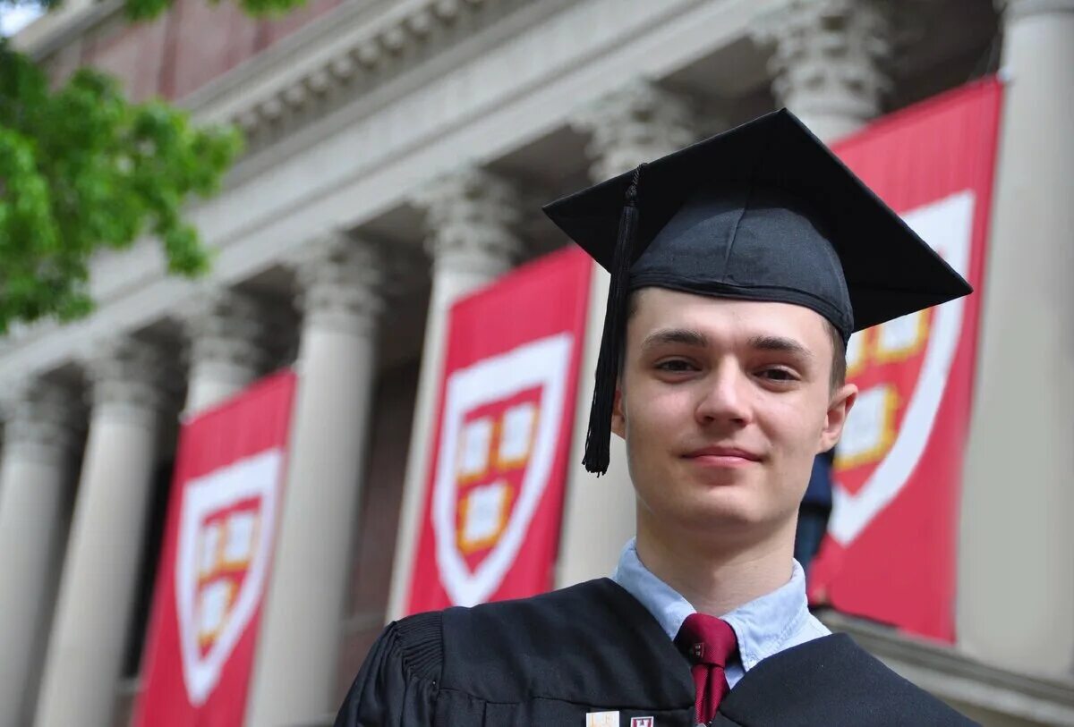 Человек завершивший первую. Человек завершивший первую. Выпускники магистратуры. Человек завершивший первую. Деловой телефонный разговор.