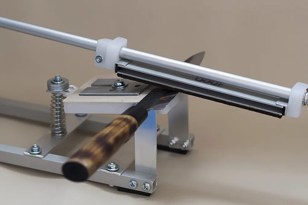 Приспособление для ножей. Точилка для ножей апекс. точилка lansky apex. точилка для ножей essential 1001482. homeberg точилка для ножей ручная.