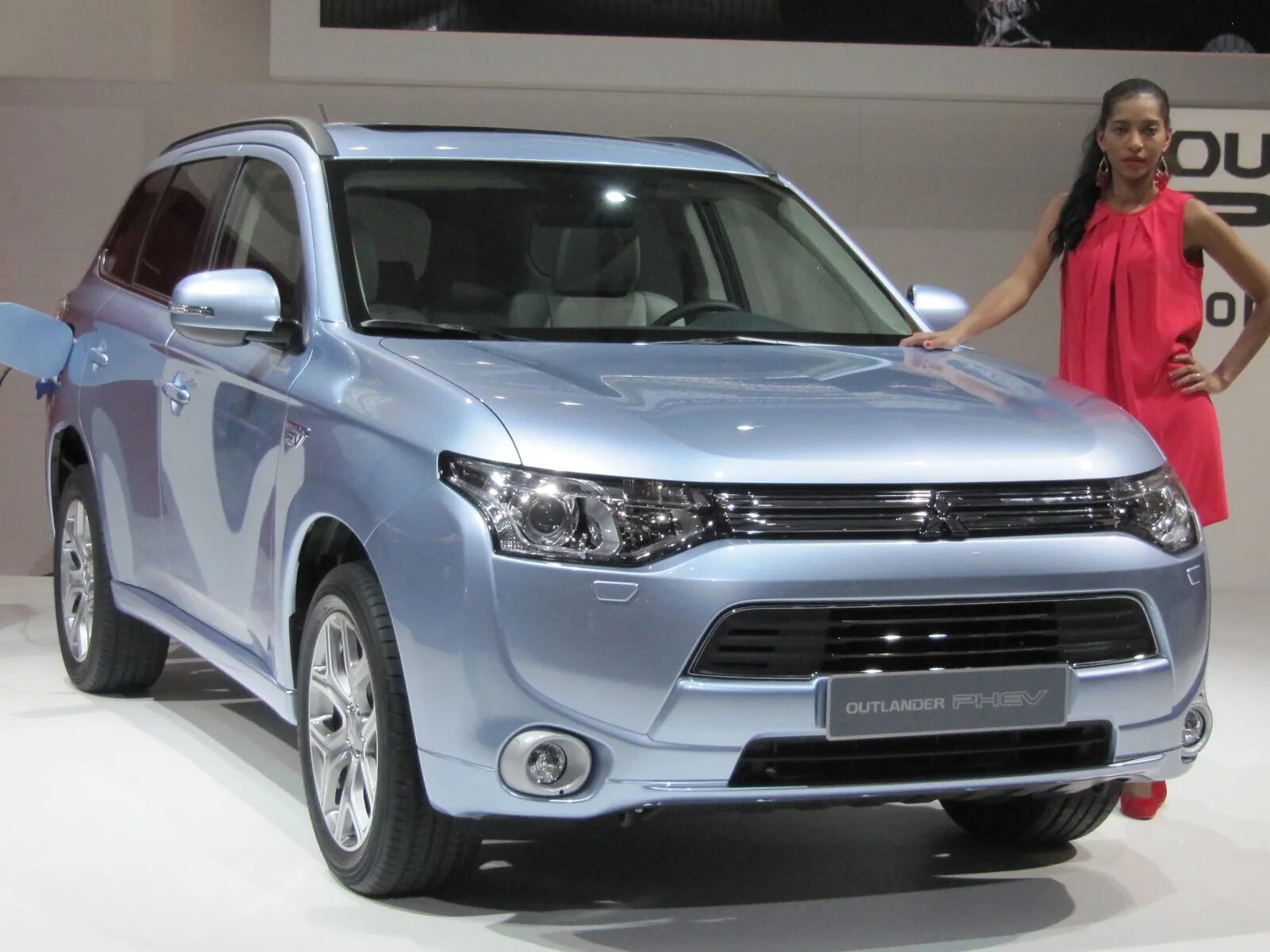 Форум мицубиси аутлендер. Mitsubishi Outlander 2013. Мицубиси Аутлендер 2013. Mitsubishi Аутлендер 2013. Mitsubishi Outlander Hybrid 2013.